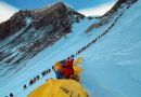 La nueva norma que obligará a los montañistas en el Everest a llevar de regreso sus excrementos al campo base